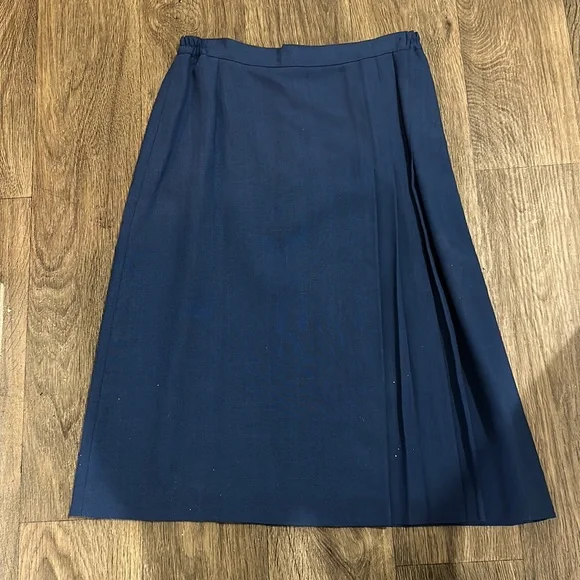 Vintage suit with skirt - Picture 5 of 8